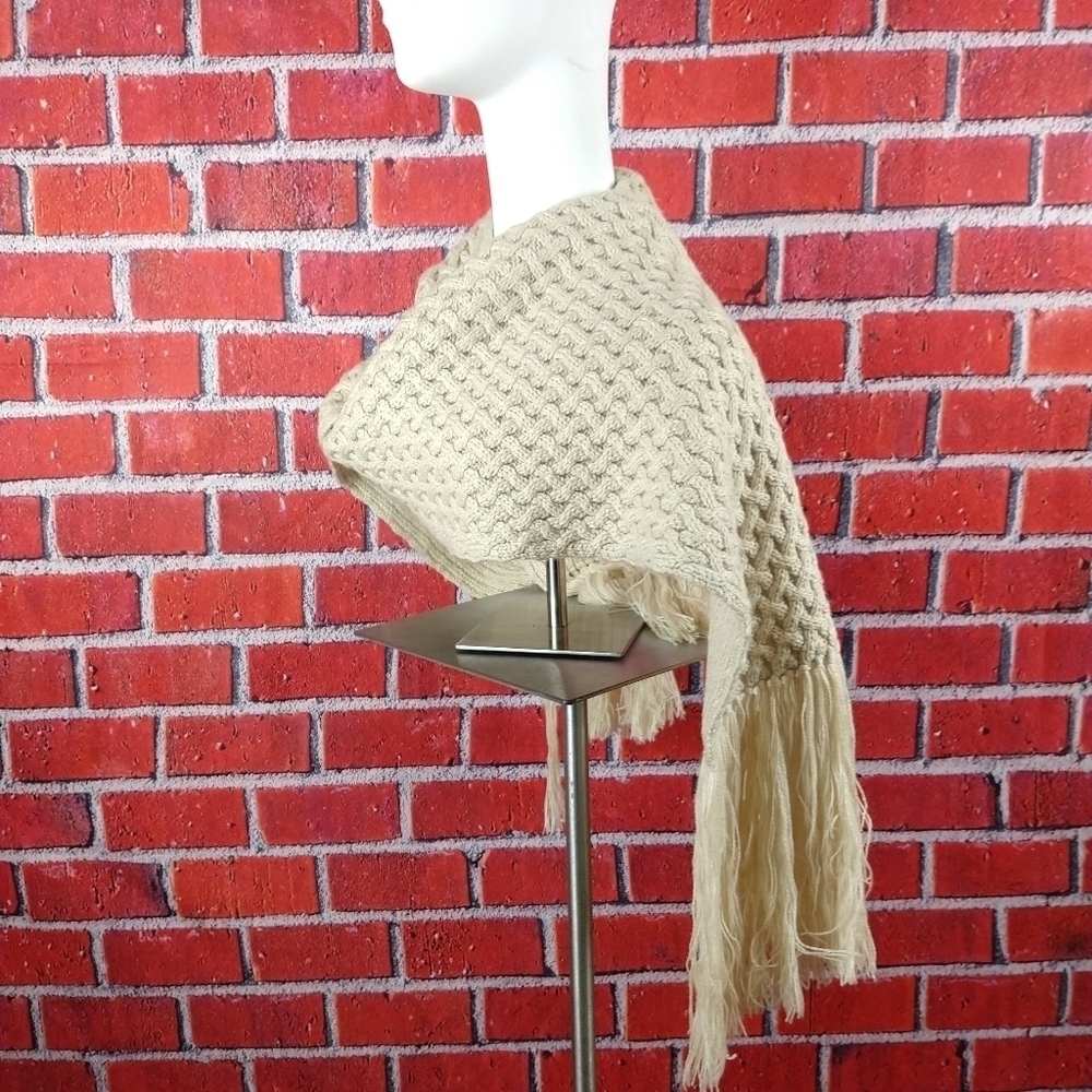 Ann Taylor/Loft cable knit scarf - Picture 3 of 8